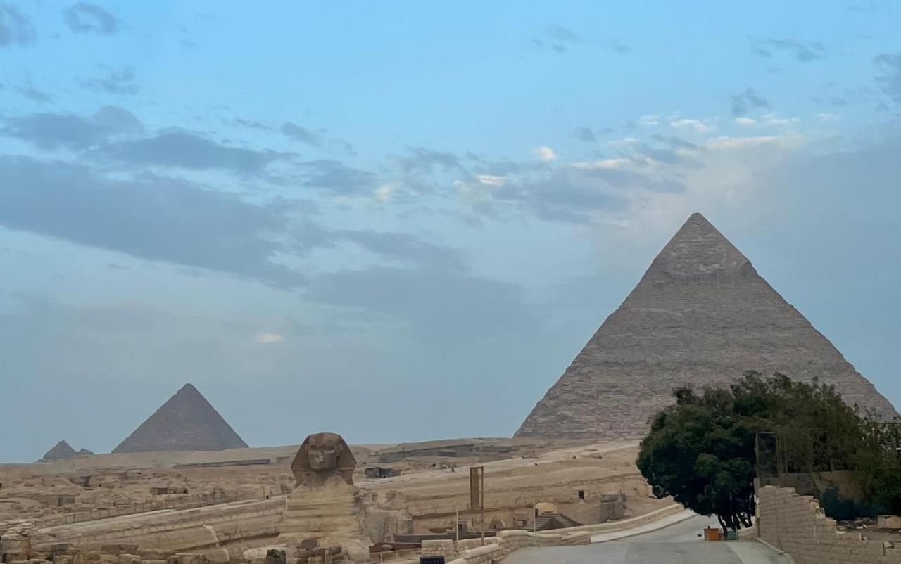 The Gate Hotel Front Pyramids & Sphinx View Kafrat al Jabal Bagian luar foto