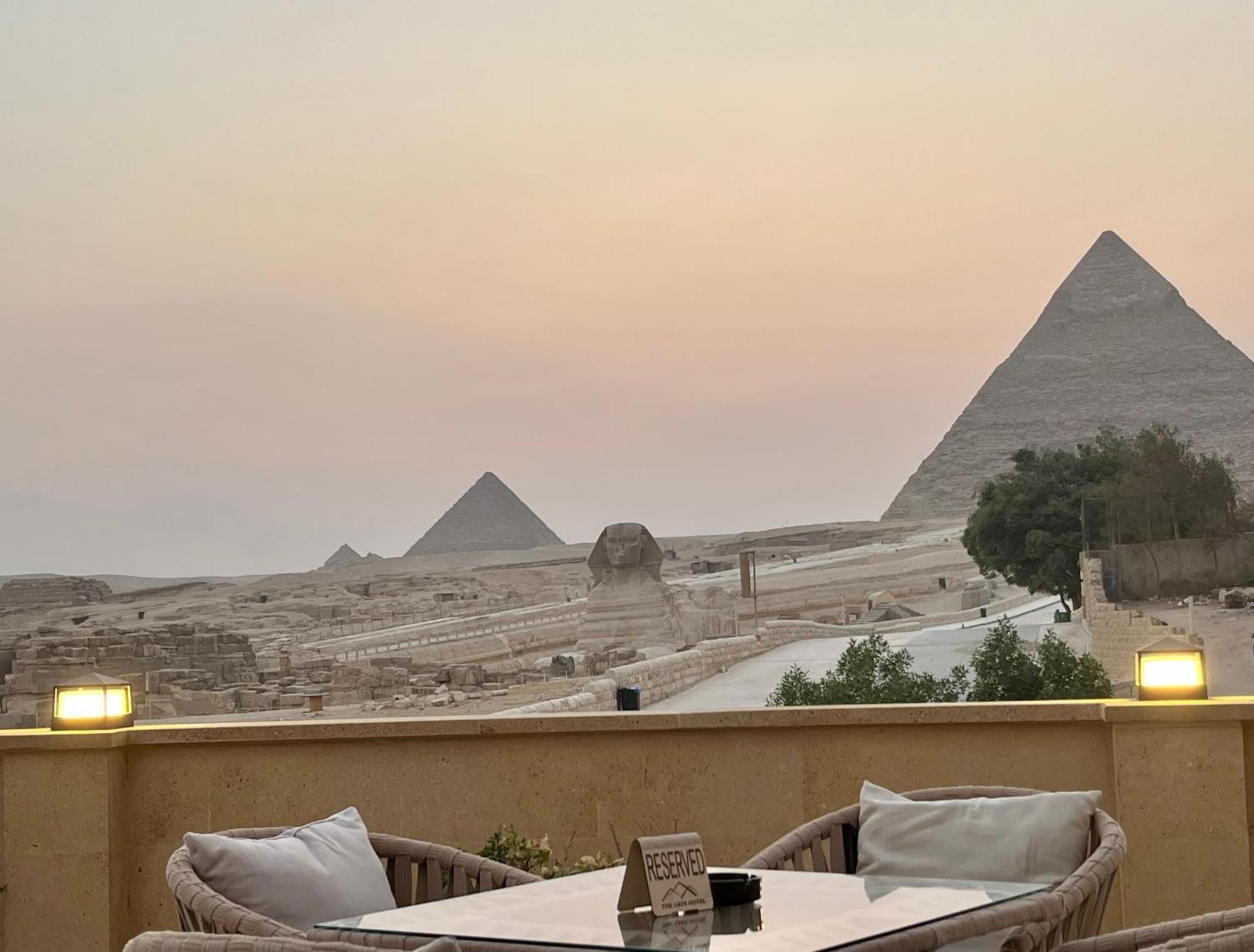 The Gate Hotel Front Pyramids & Sphinx View Kafrat al Jabal Bagian luar foto