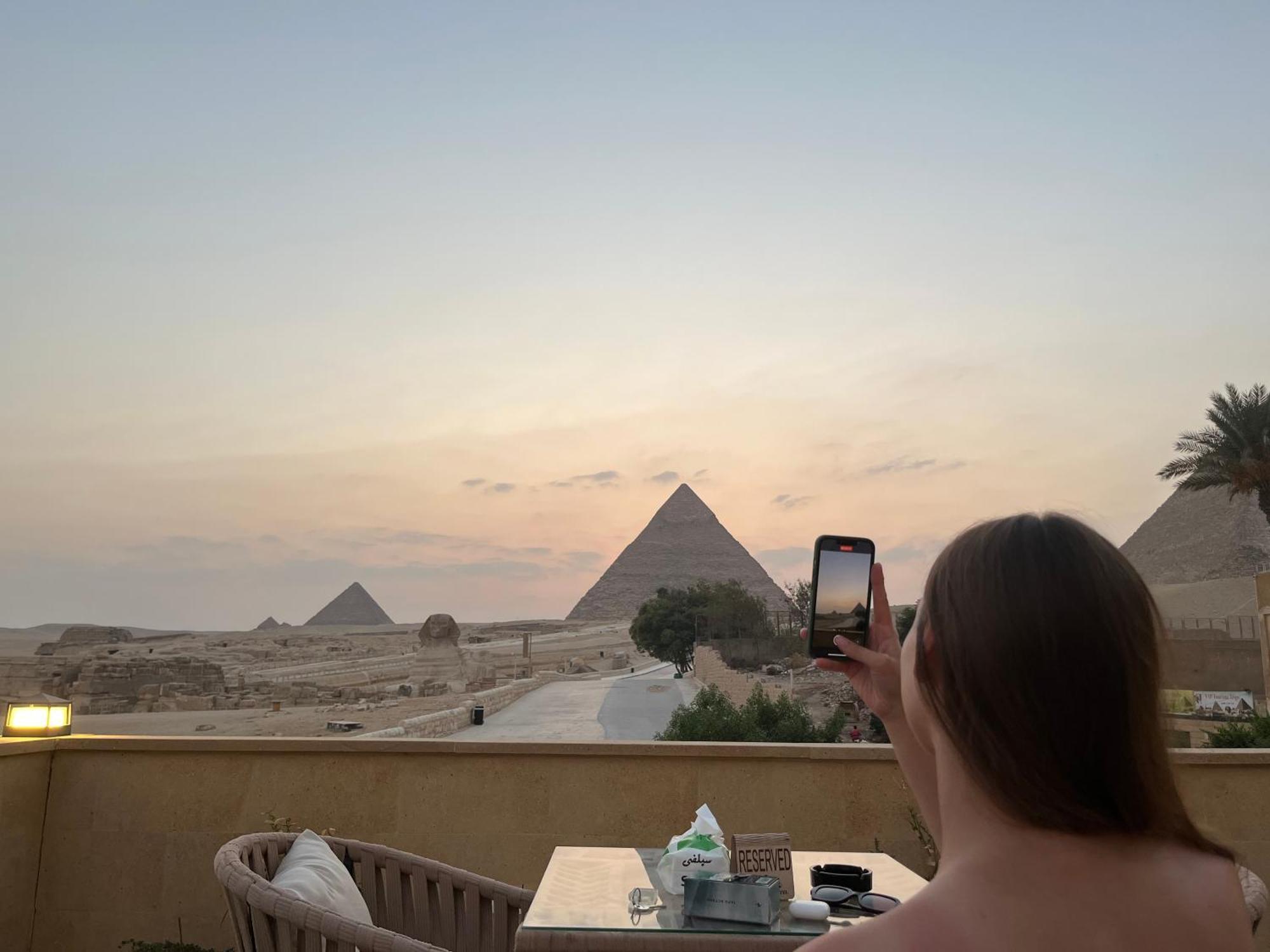 The Gate Hotel Front Pyramids & Sphinx View Kafrat al Jabal Bagian luar foto