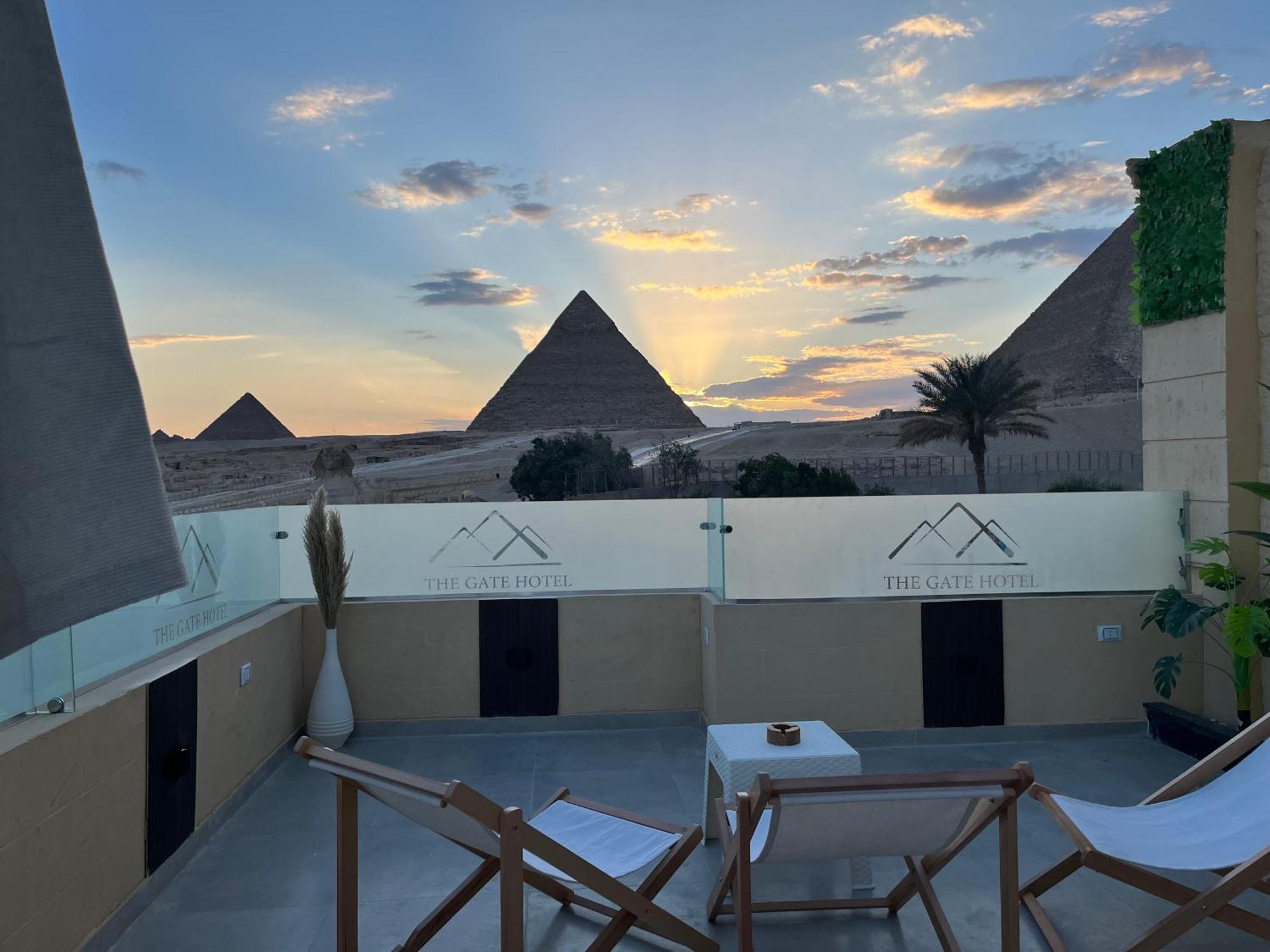 The Gate Hotel Front Pyramids & Sphinx View Kafrat al Jabal Bagian luar foto