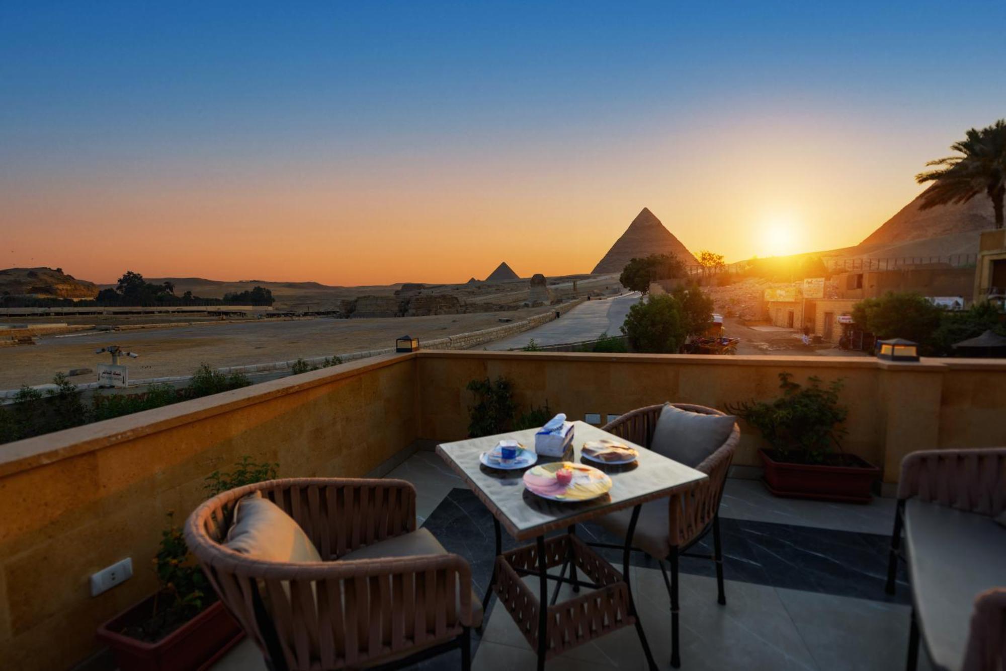 The Gate Hotel Front Pyramids & Sphinx View Kafrat al Jabal Bagian luar foto
