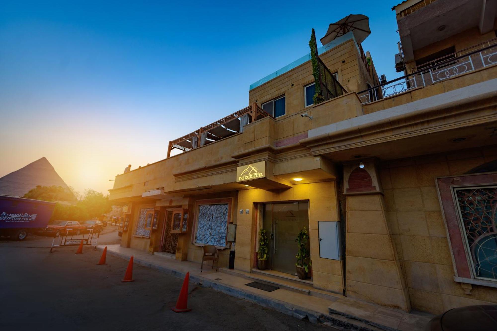 The Gate Hotel Front Pyramids & Sphinx View Kafrat al Jabal Bagian luar foto