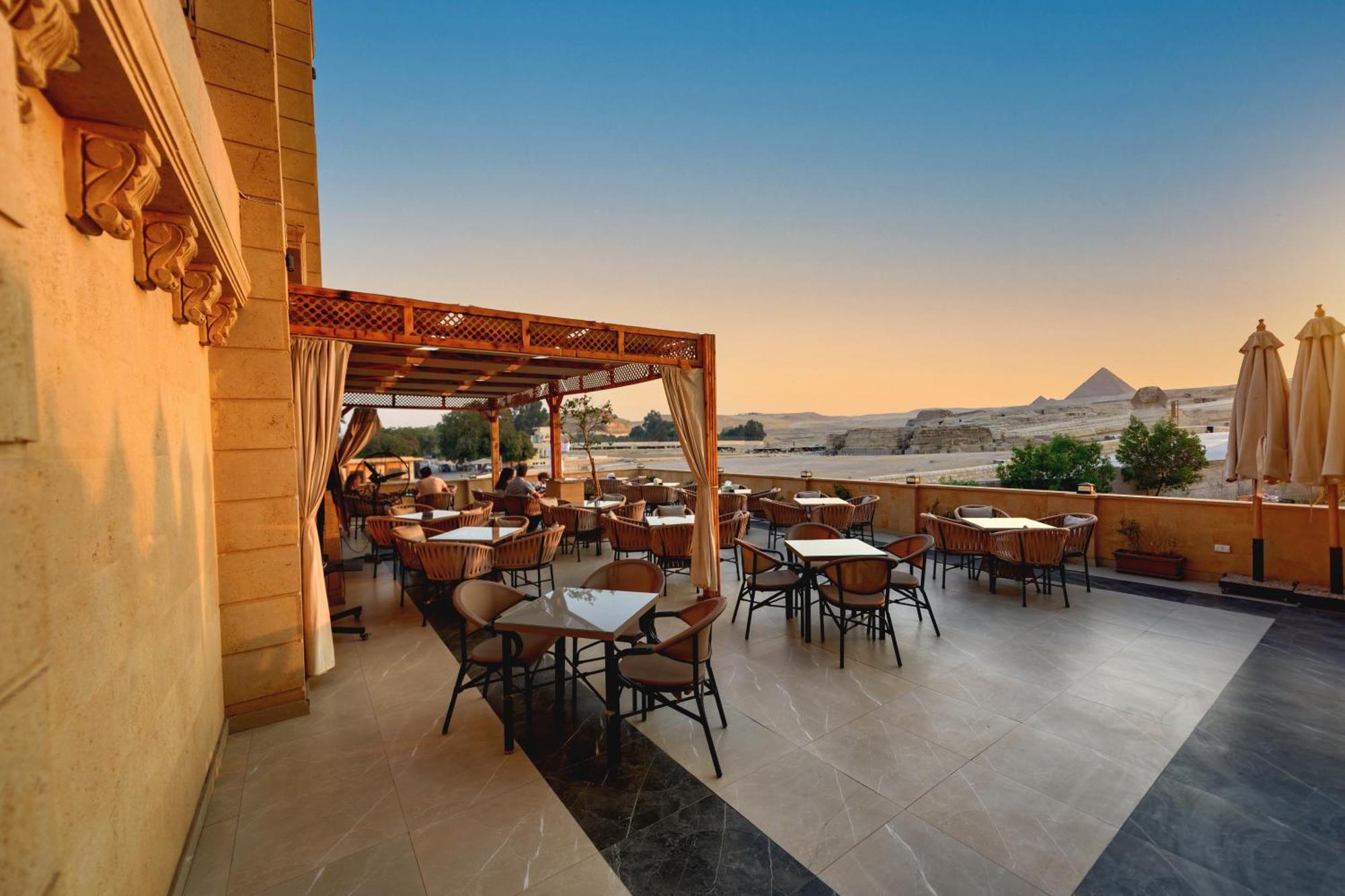 The Gate Hotel Front Pyramids & Sphinx View Kafrat al Jabal Bagian luar foto