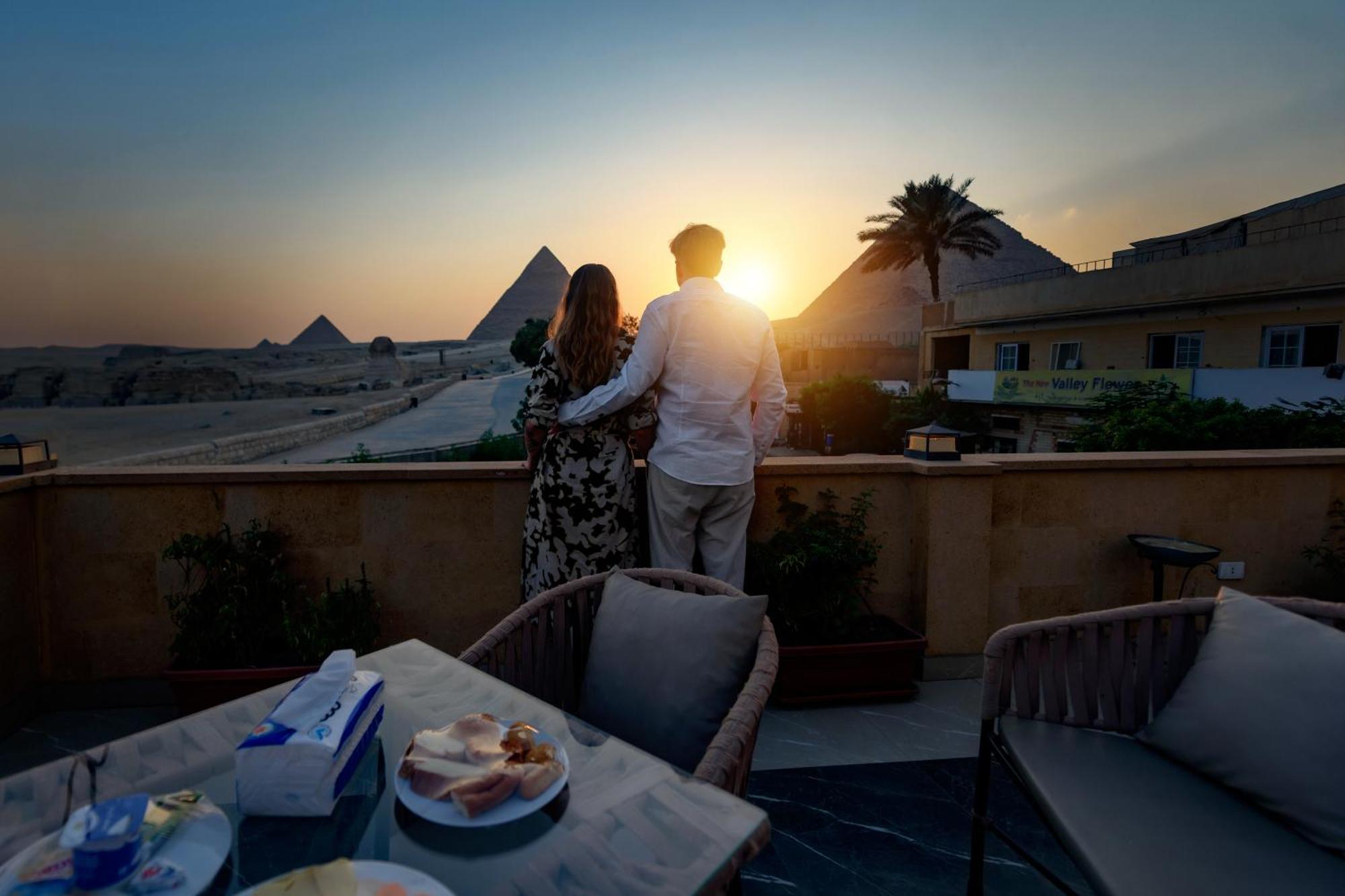 The Gate Hotel Front Pyramids & Sphinx View Kafrat al Jabal Bagian luar foto