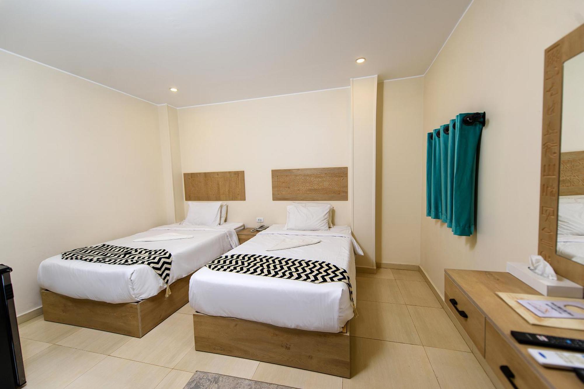 The Gate Hotel Front Pyramids & Sphinx View Kafrat al Jabal Bagian luar foto