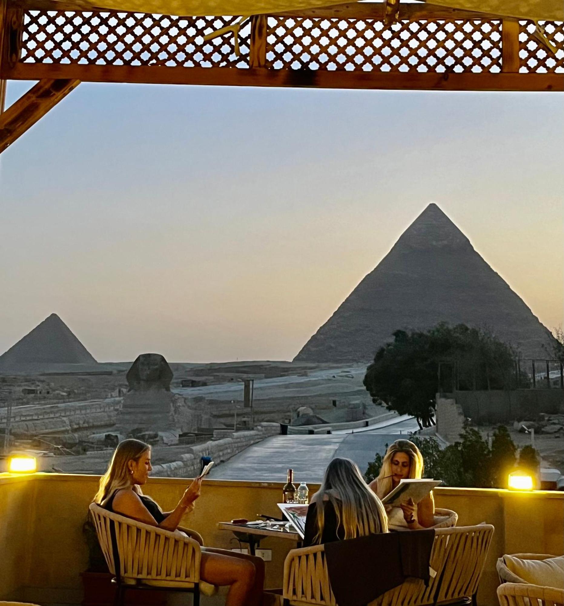 The Gate Hotel Front Pyramids & Sphinx View Kafrat al Jabal Bagian luar foto