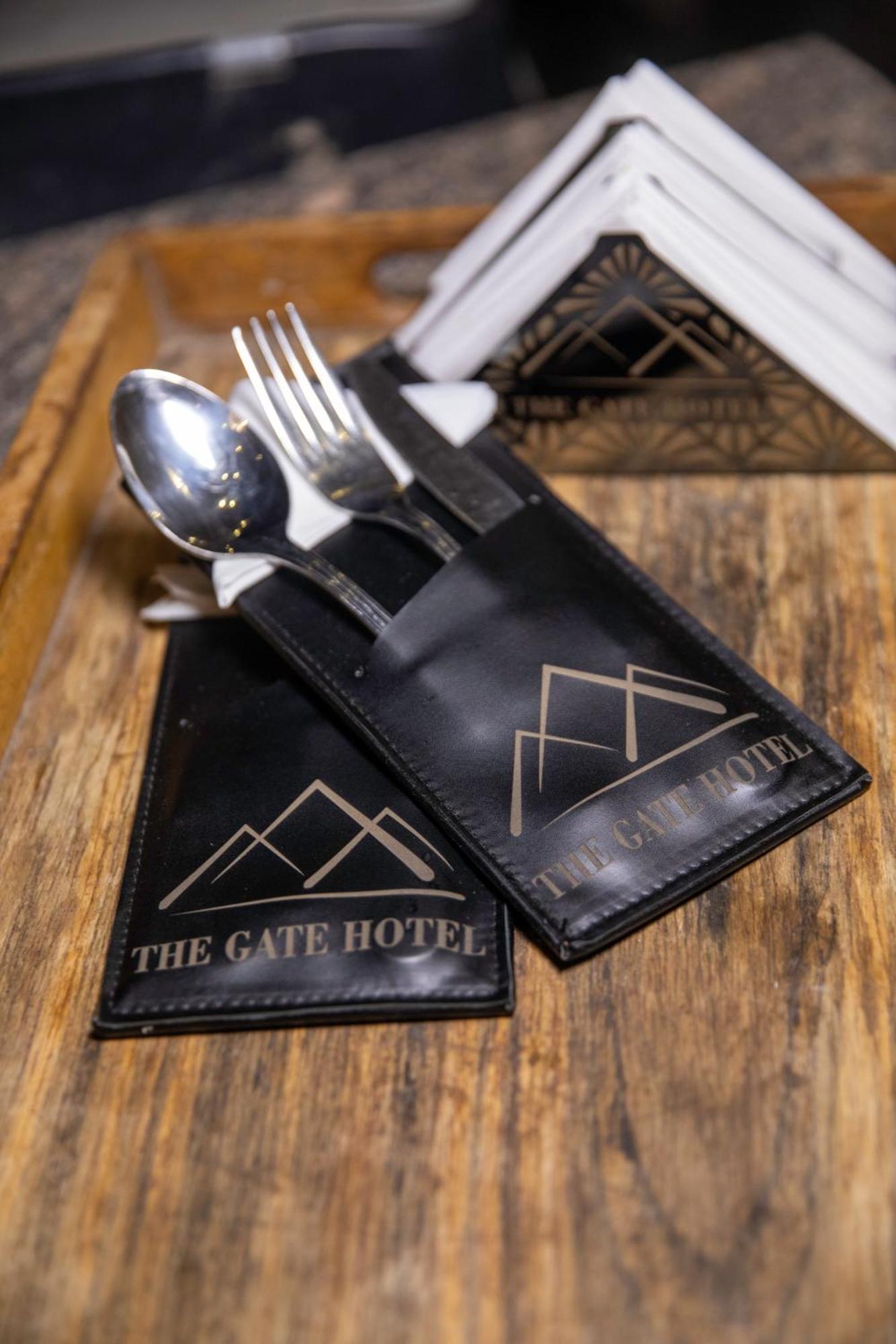 The Gate Hotel Front Pyramids & Sphinx View Kafrat al Jabal Bagian luar foto
