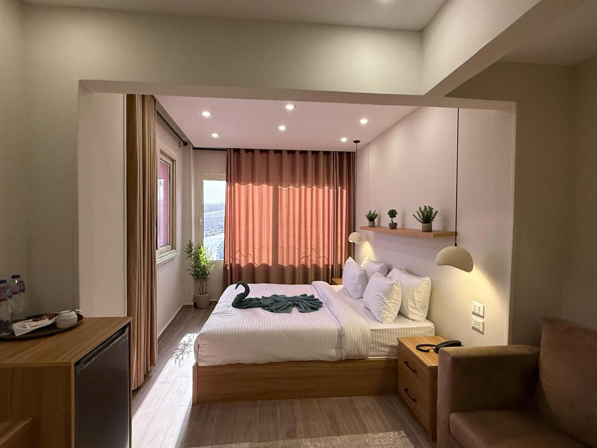 The Gate Hotel Front Pyramids & Sphinx View Kafrat al Jabal Bagian luar foto